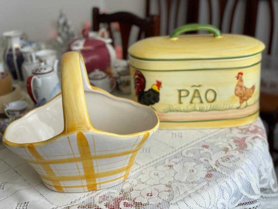 Loiça variada de casa e peças decorativas