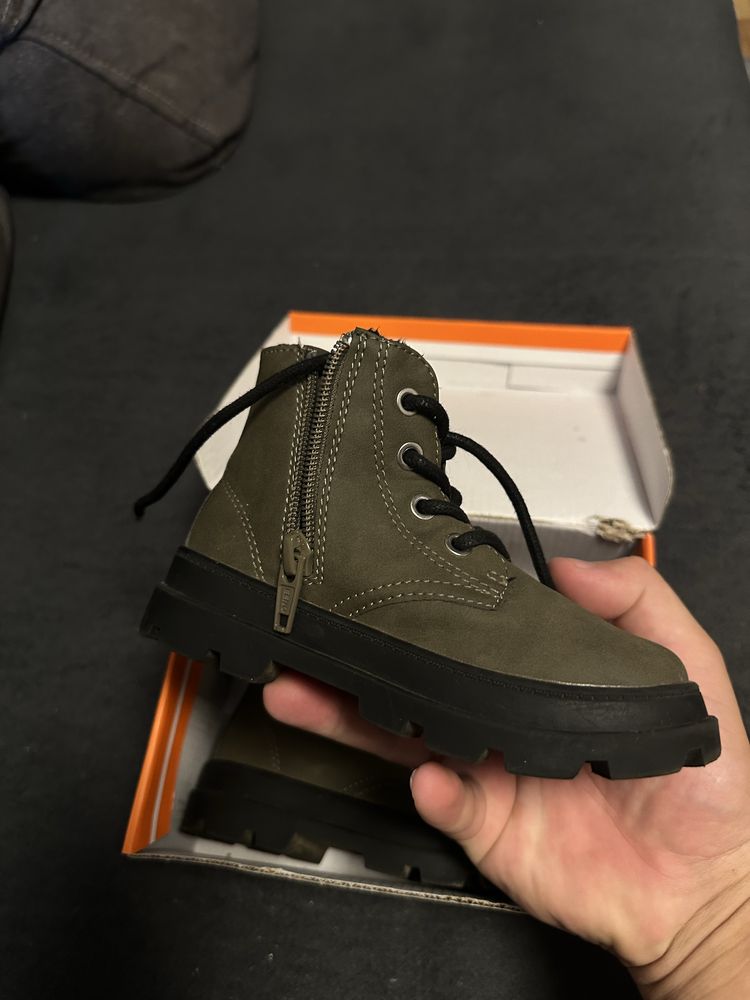 Продам димисизон ботинки фирмы H&M