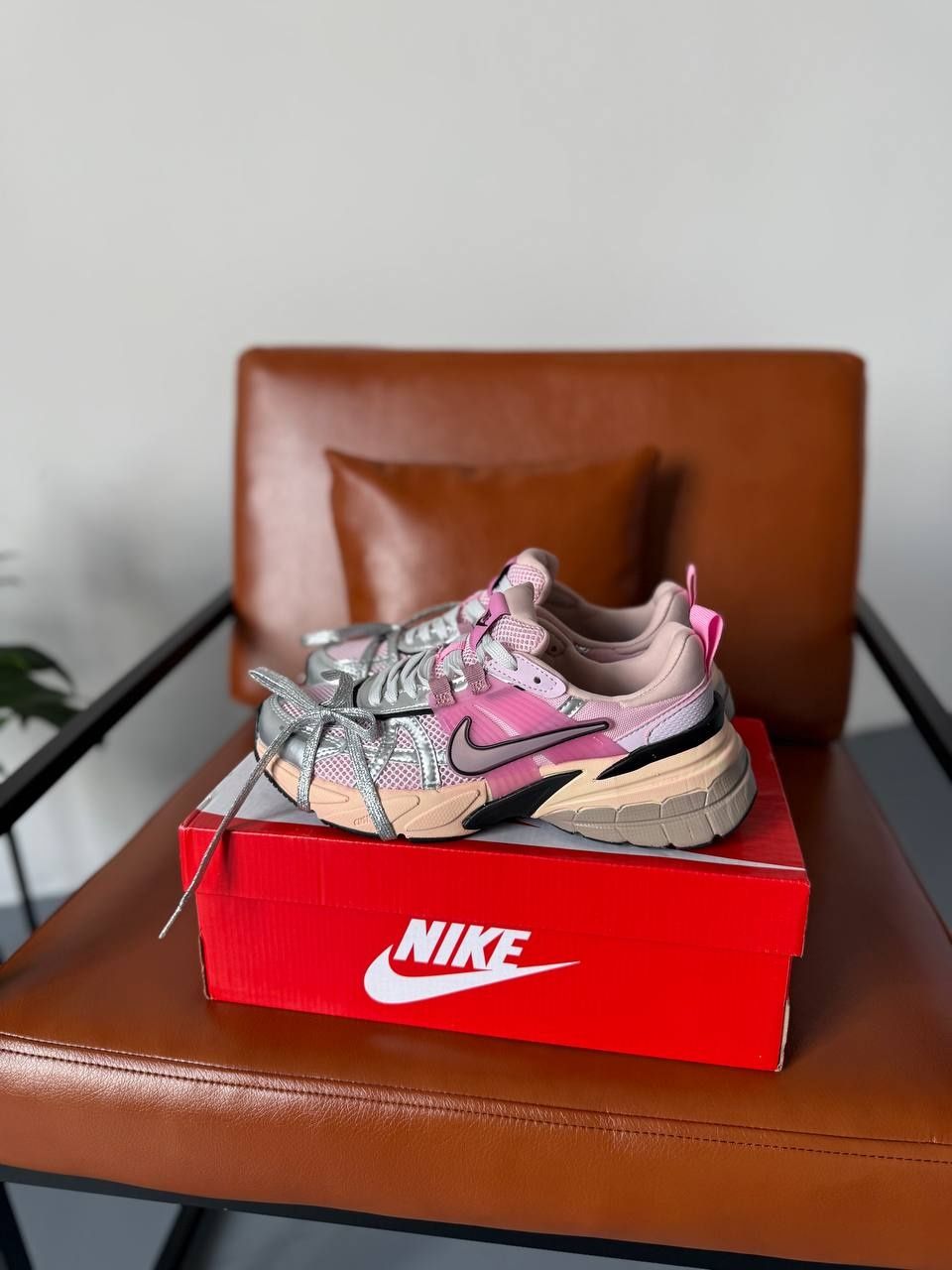 8 різних кольорів Nike Runtekk V2K