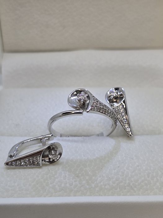 Золоті сережки з діамантами