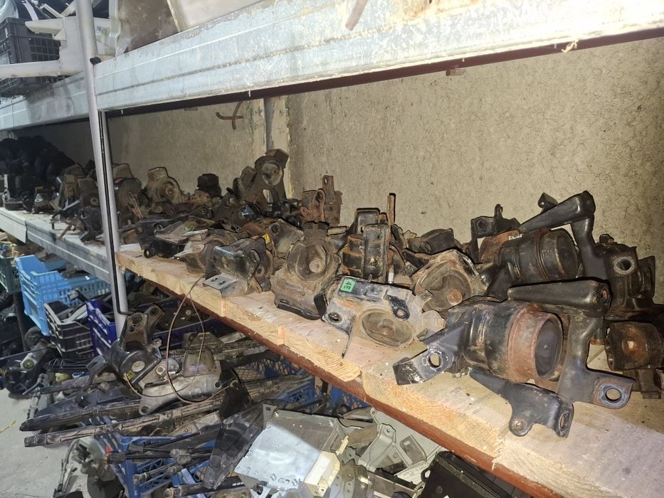 Подушка моторна двигуна  ліва права нижня верхня Avensis T25 (T250) 20