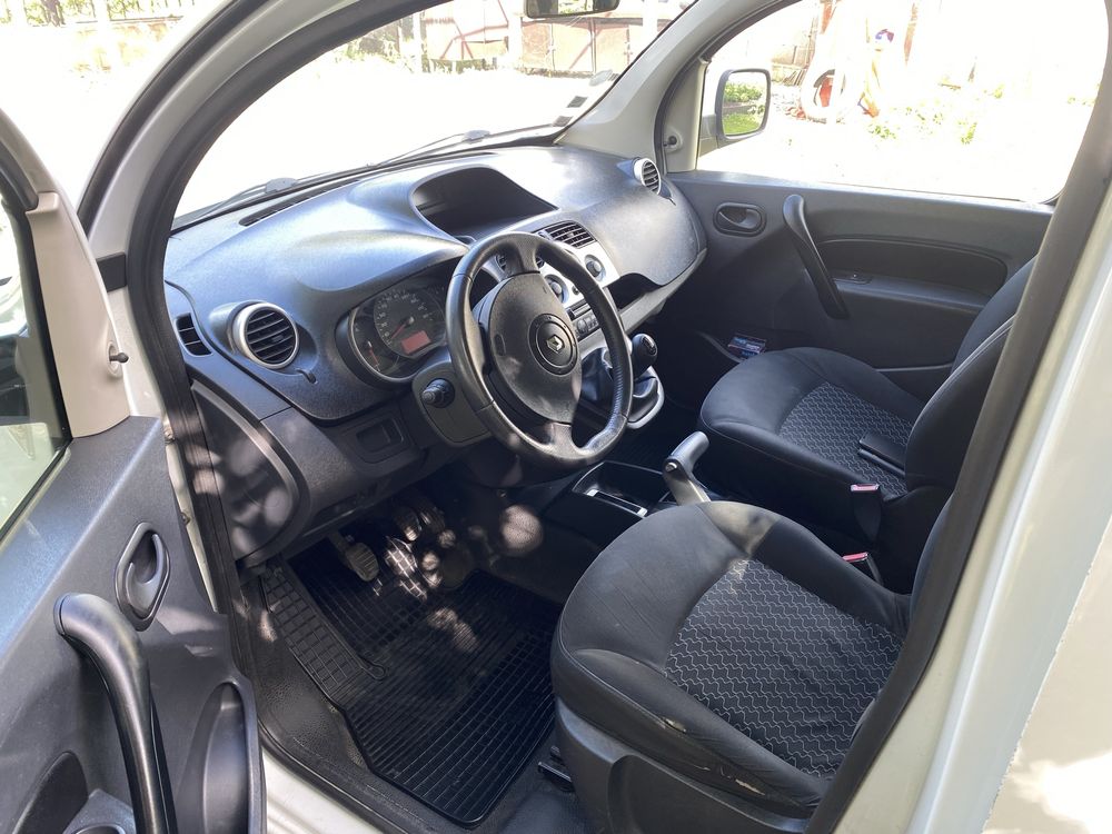 Renault Kangoo Passenger 2012