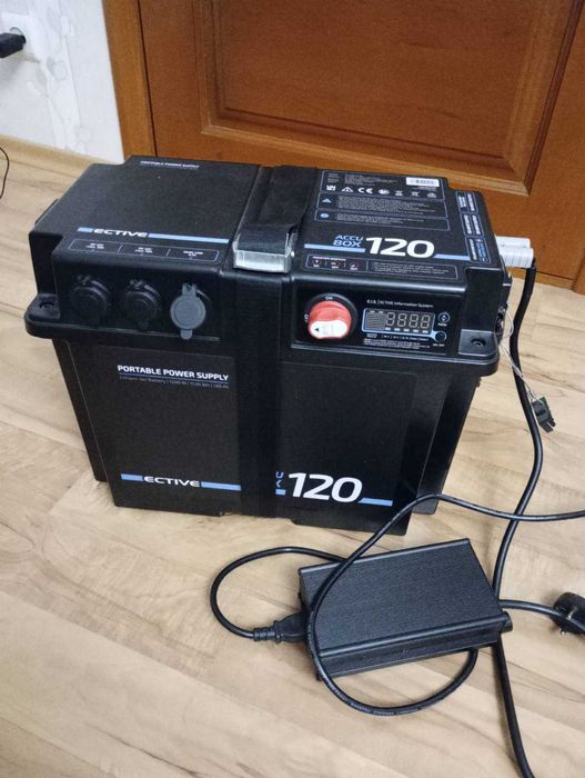 Зарядна станція зі змінною батареєю з Німеччини, вживана пару місяців