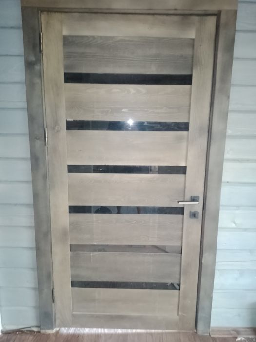 Продам двері з дереває дві штуки в наявності