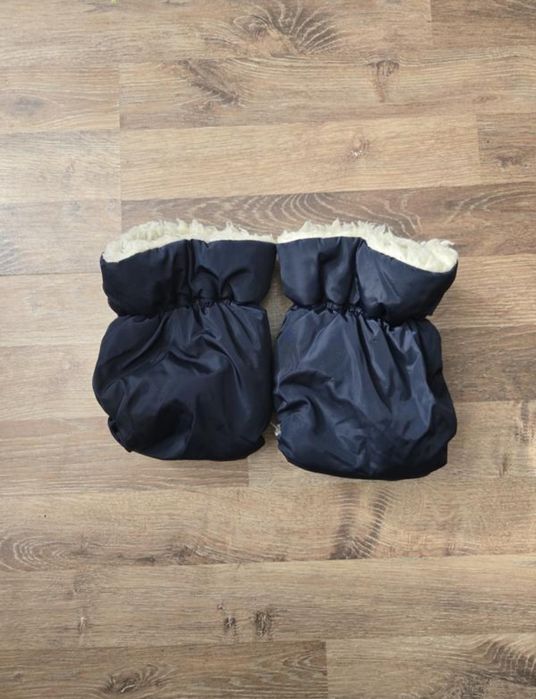 Конверт в коляску на овчині, муфти на коляску