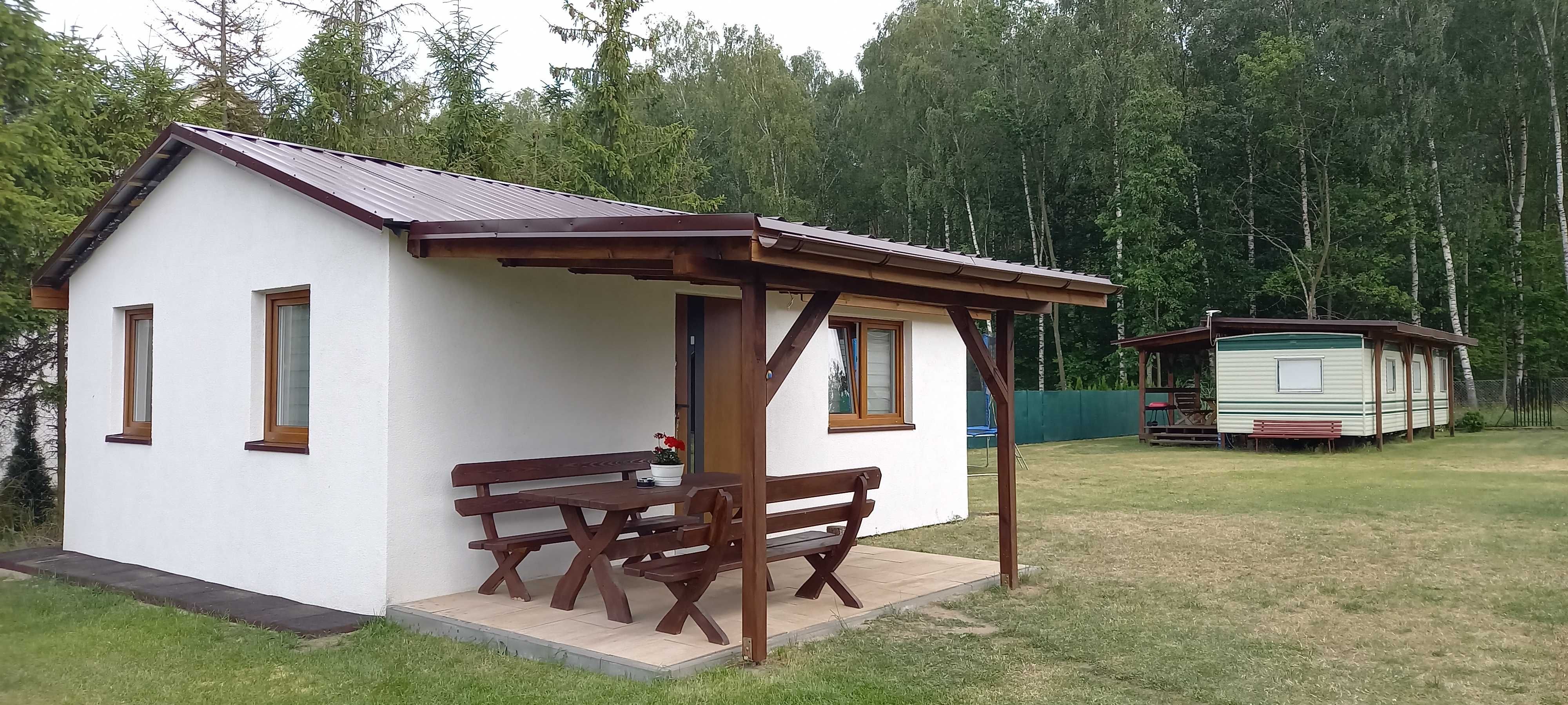 Wolne terminy wynajęcia domku 6-osobowego nad jeziorem od ręki