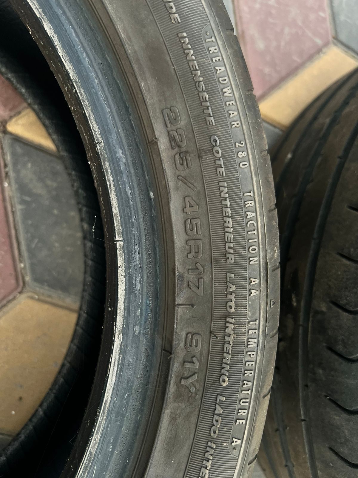 Продам резину лето 225/45 R17