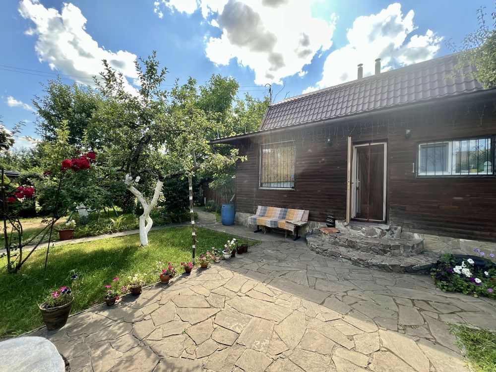 Продам дачу з басейном і баней в Гостомелі