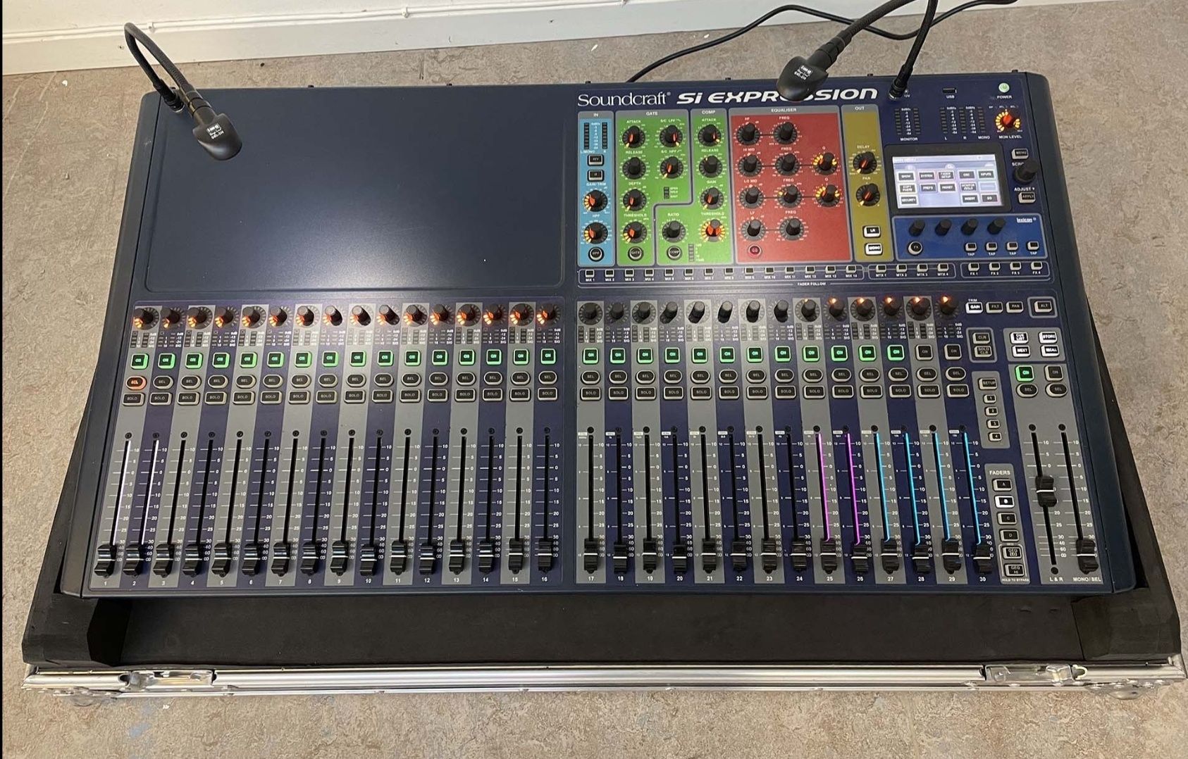 Mikser cyfrowy Soundcraft Si Expression 3 ( jak Allen sq 5 6 x32 ui)