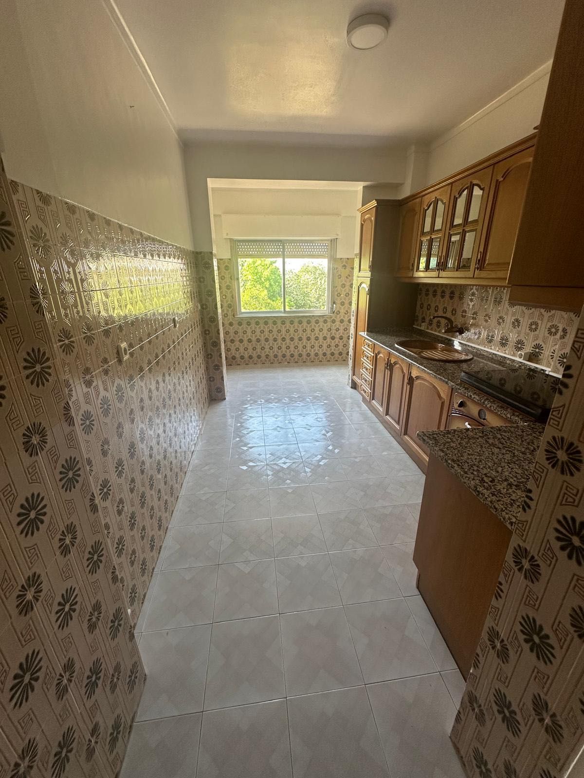 Aluga-se T3 em Massama - 1500€