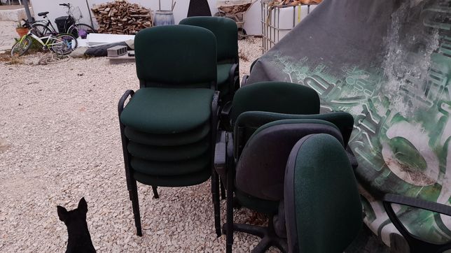 Cadeiras em tecido verde