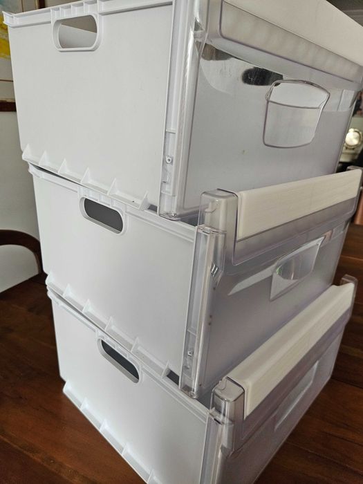 Gaveta de arca congeladora vertical Indesit