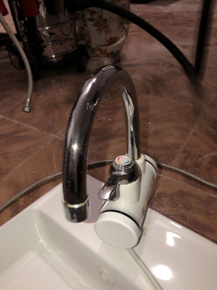 Lavatorio com torneira Elétrica
