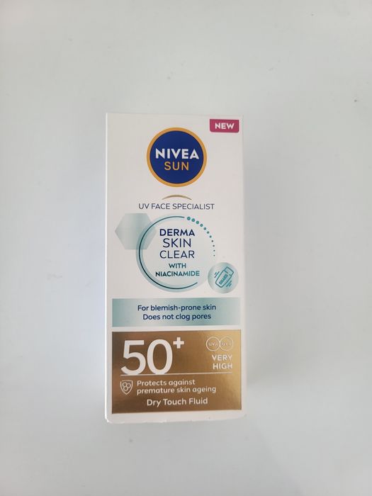 Nivea Derma Skin Clear SFP50+