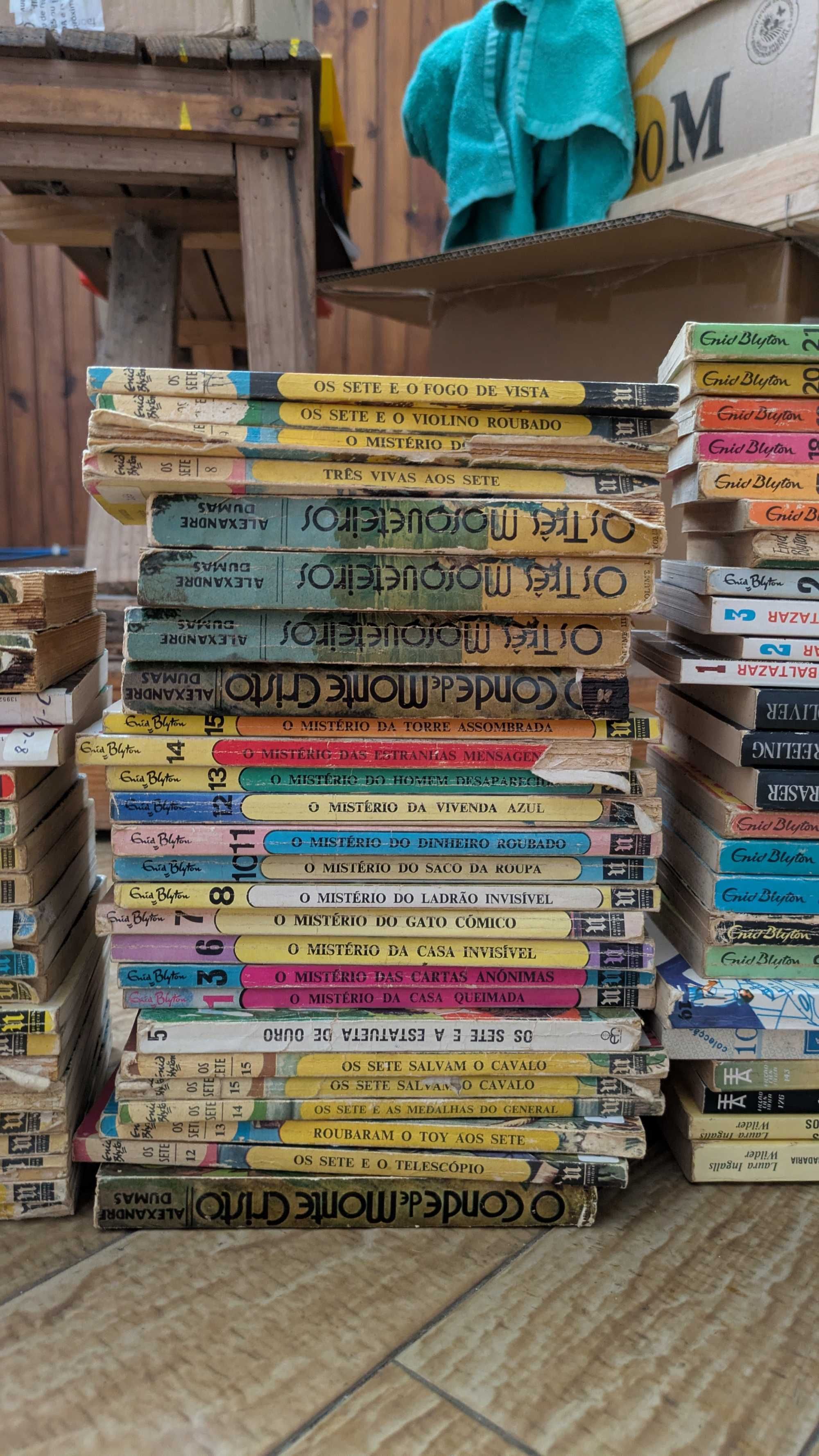 Livros de coleção antigos