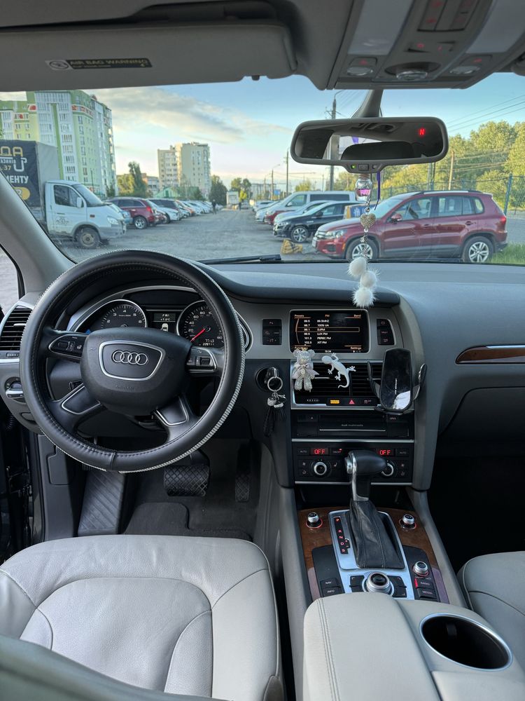 Audi q7 в класному стані, нічого робити не потрібно!