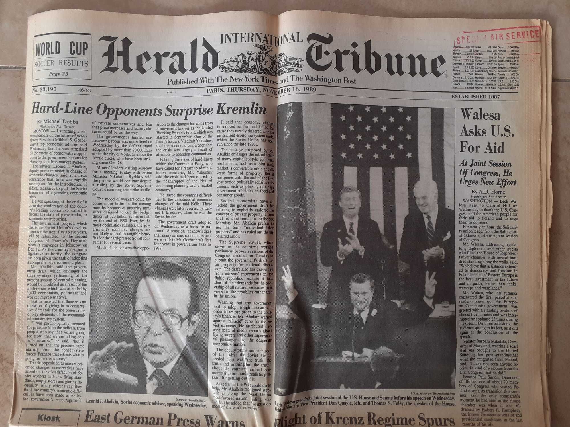 Kompletna, stara gazeta "Herald Tribune" z 16.11.1989r.
