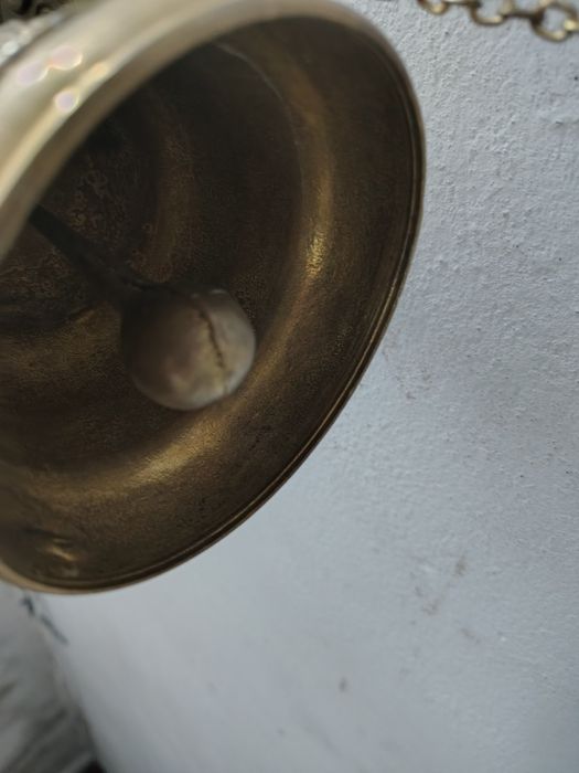 Mosiężny dzwon ścienny