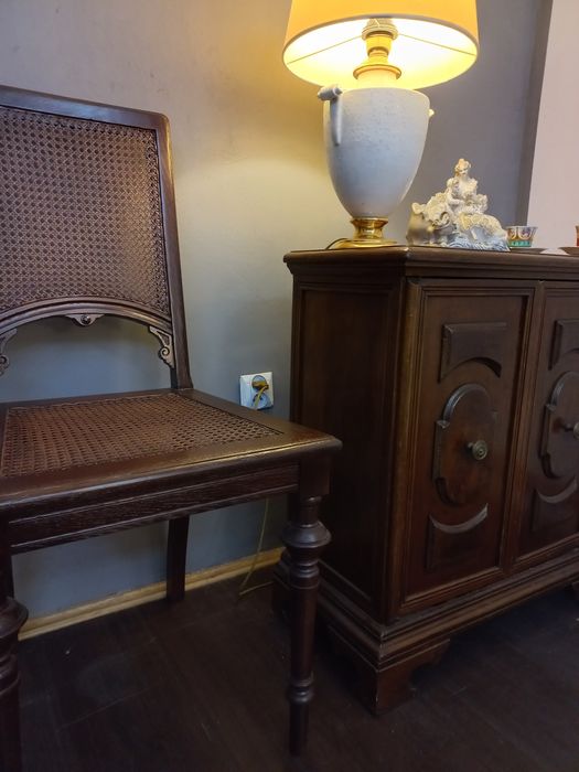 Piękna 100 letnia komoda w komplecie z pięknym 100 letnim krzesłem-