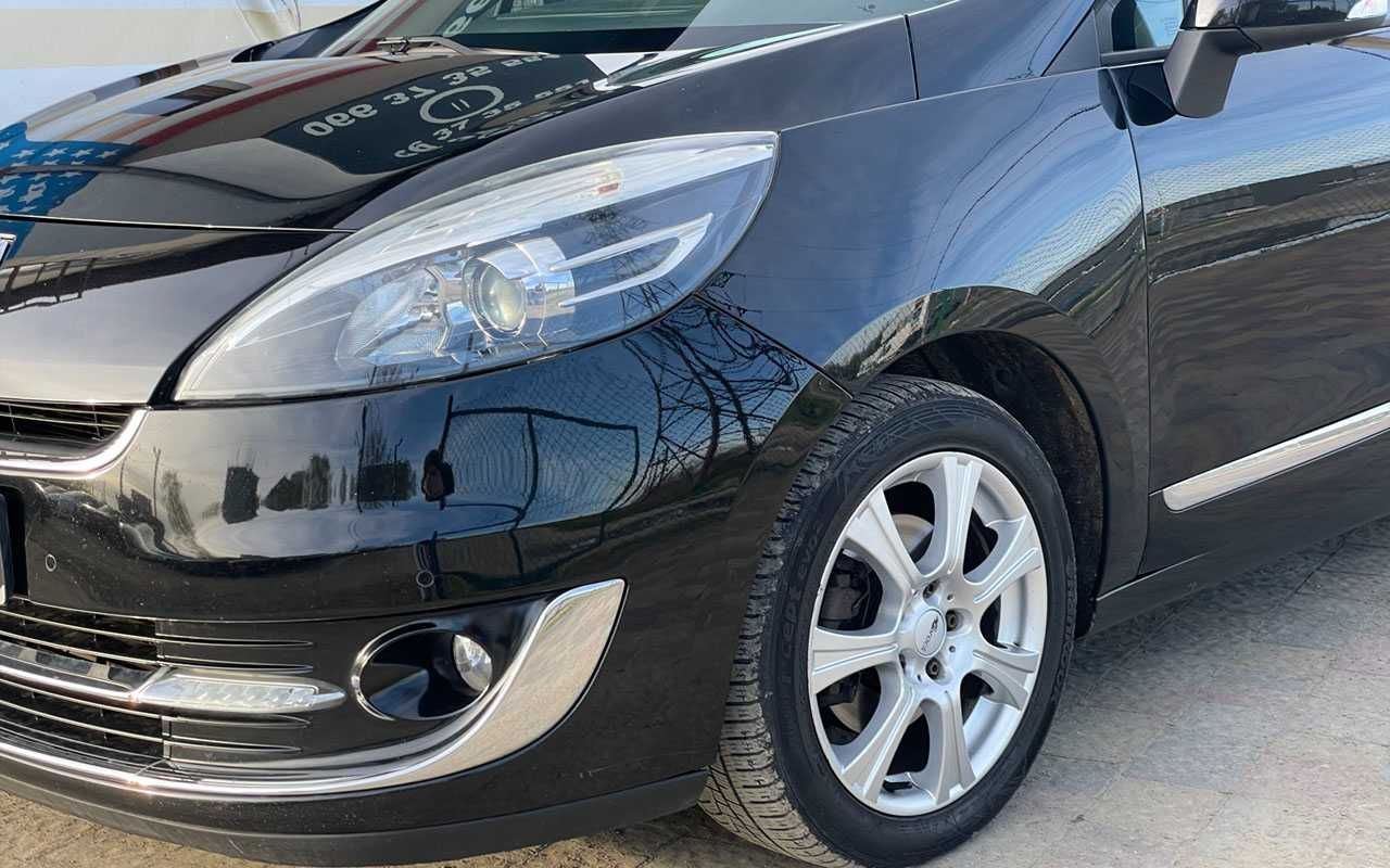 Renault Megane Scenic 2012