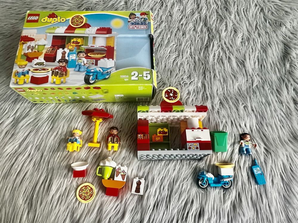 Dwa zestawy Lego DUPLO, pociag z cyferkami  10847 oraz pizzeria 10834