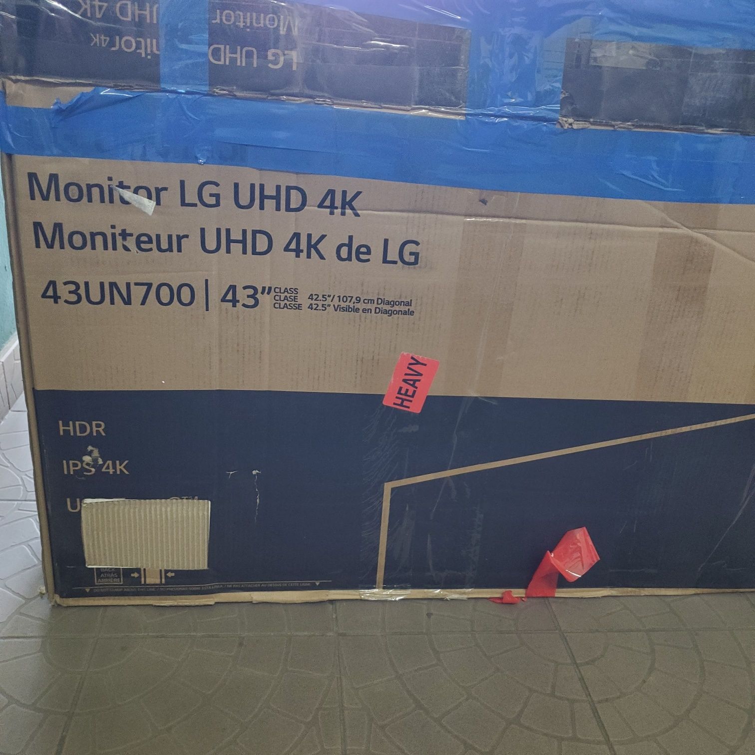 Монітор LG UHD 4K 43UN700 дефект