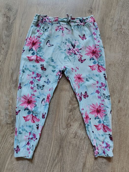 Spodnie dla dziewczynki rozmiar 104