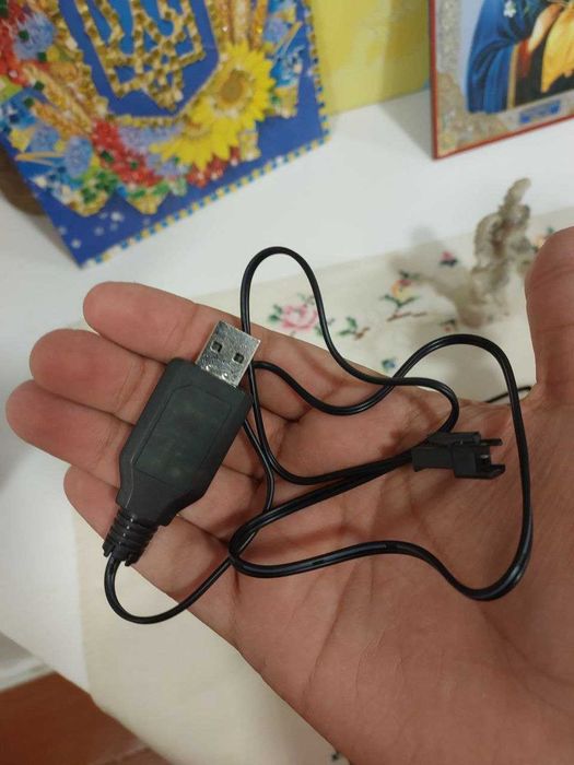 Продаю машинку на радіоуправлінні.