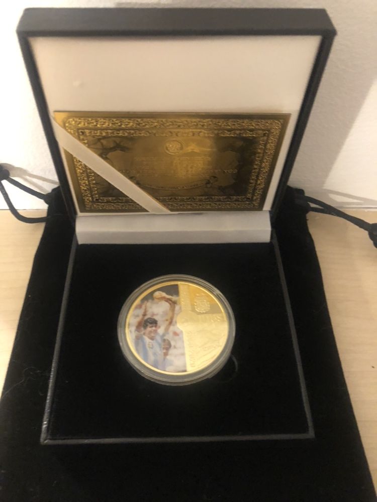 Kolekcjonerska pamiątkowa moneta Diego Maradony w etui