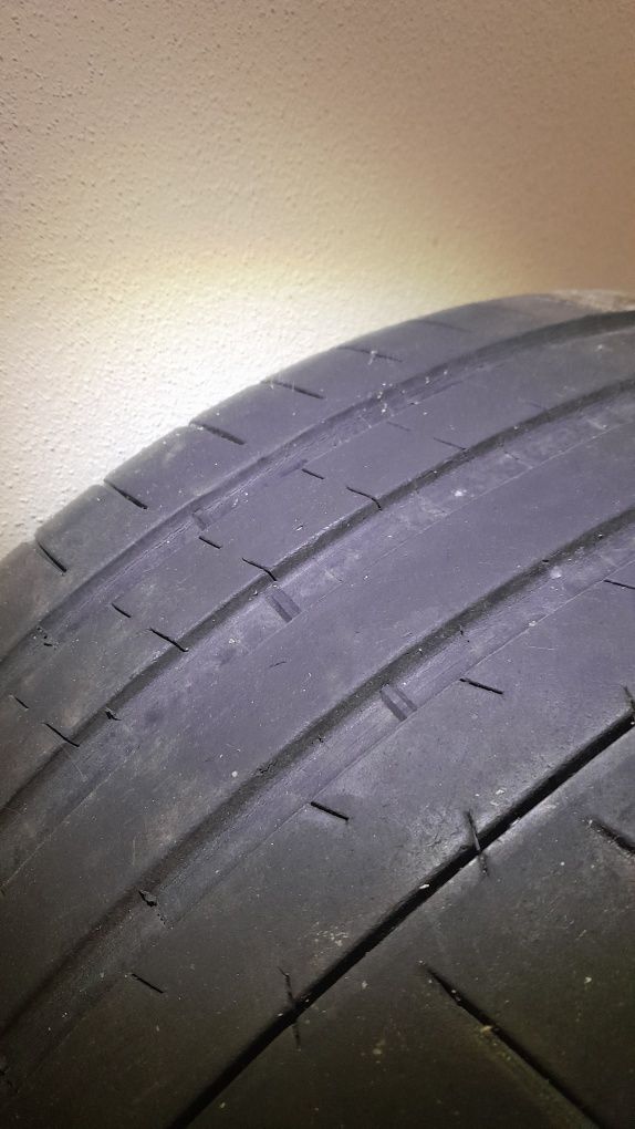 Pneus Michelin Pilot SuperSport 245/35 ZR19