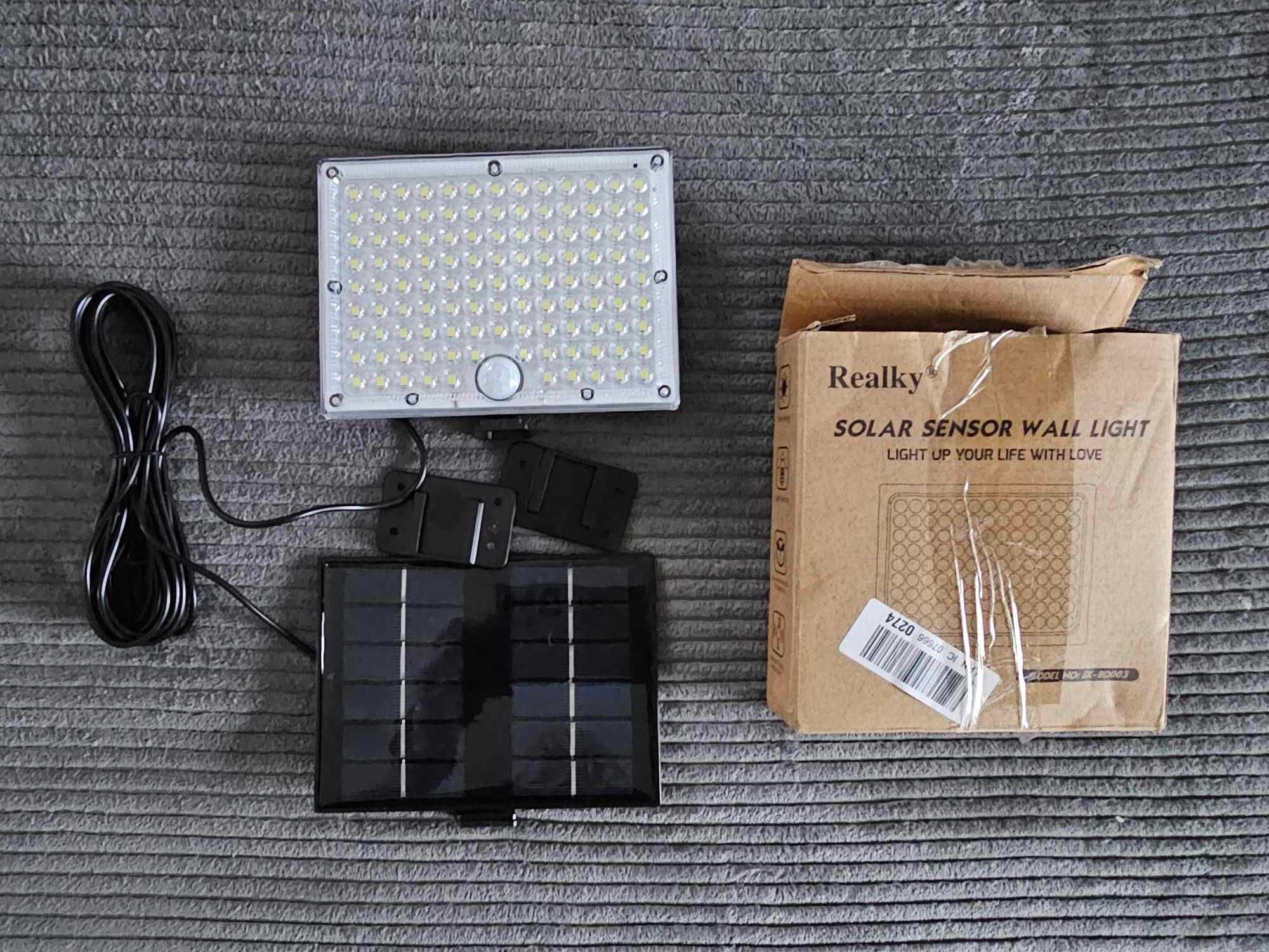 REALKY Solarna lampa ścienna zewnętrzna LED, kinkiet