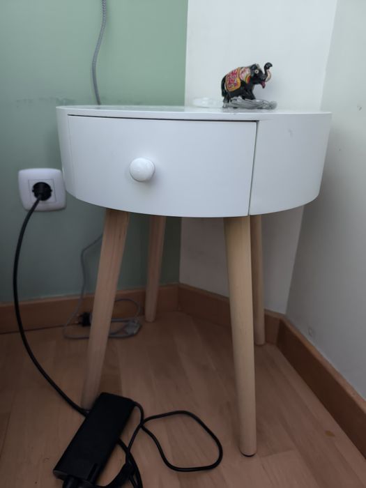 Cama+colchão+mesas cabeceira