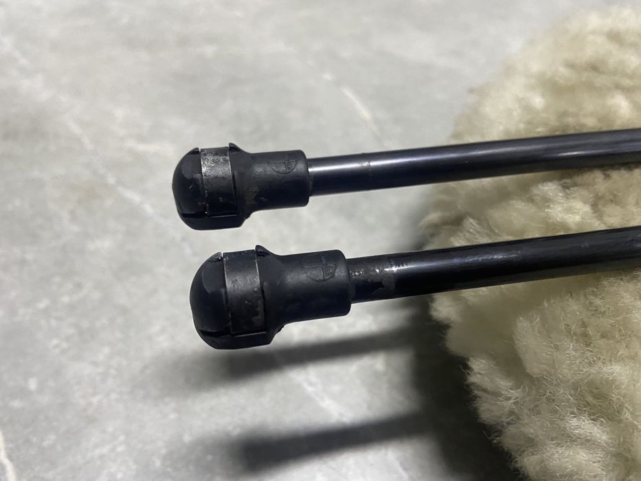 Амортизатор Капота БМВ Е60 Е61 Стойка Капоту