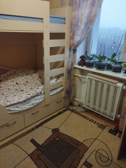 Двоярусна кровать