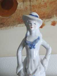Estátua Porcelana Jovem Era Medieval, branco azul Altura: 21 cm