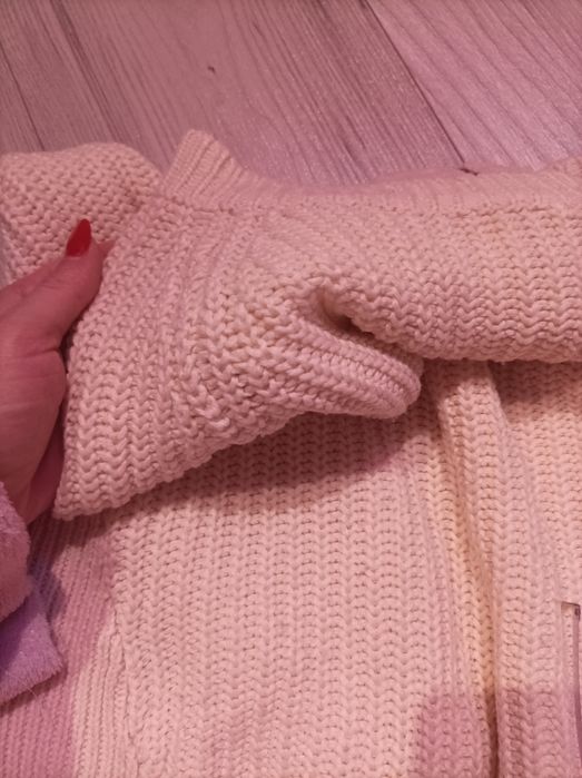 Jasnomorelowy sweterek gruby r.s