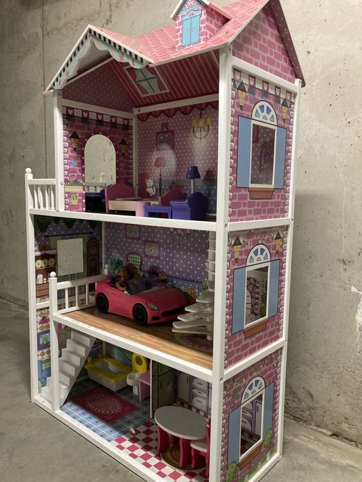 Duży domek dla lalek, w tym auto i barbie