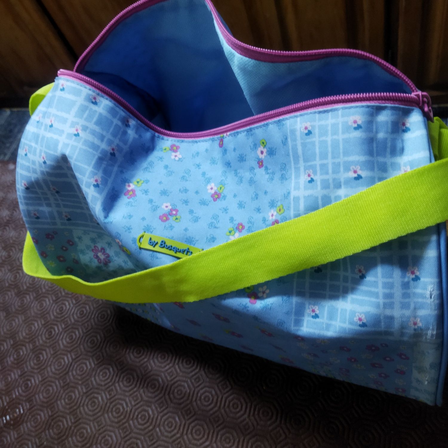 Mochila feminina em ótimo estado.