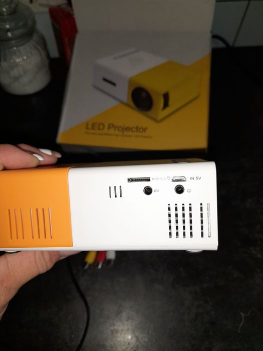 Кинопроєктор под флешку