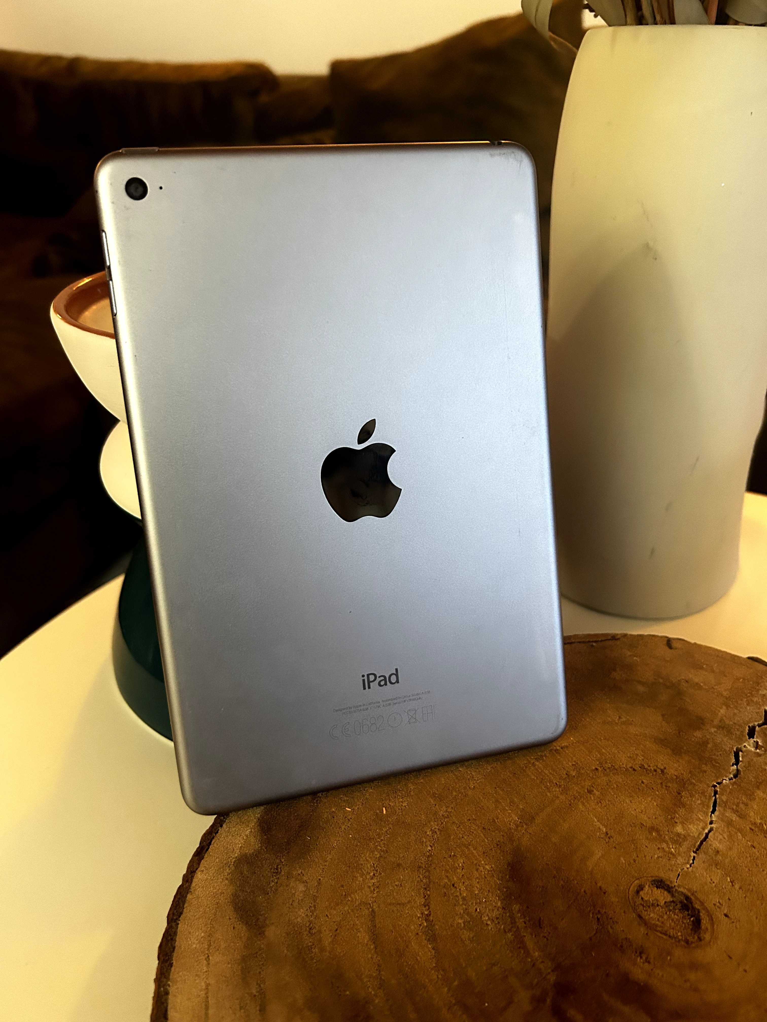 Apple iPad Mini 4 com a Capa – 128GB - 7,9"