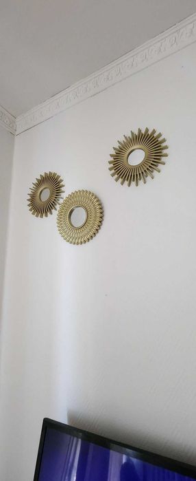Dekoracja zestaw 3 luster w złotych ramkach do domu na ścianę