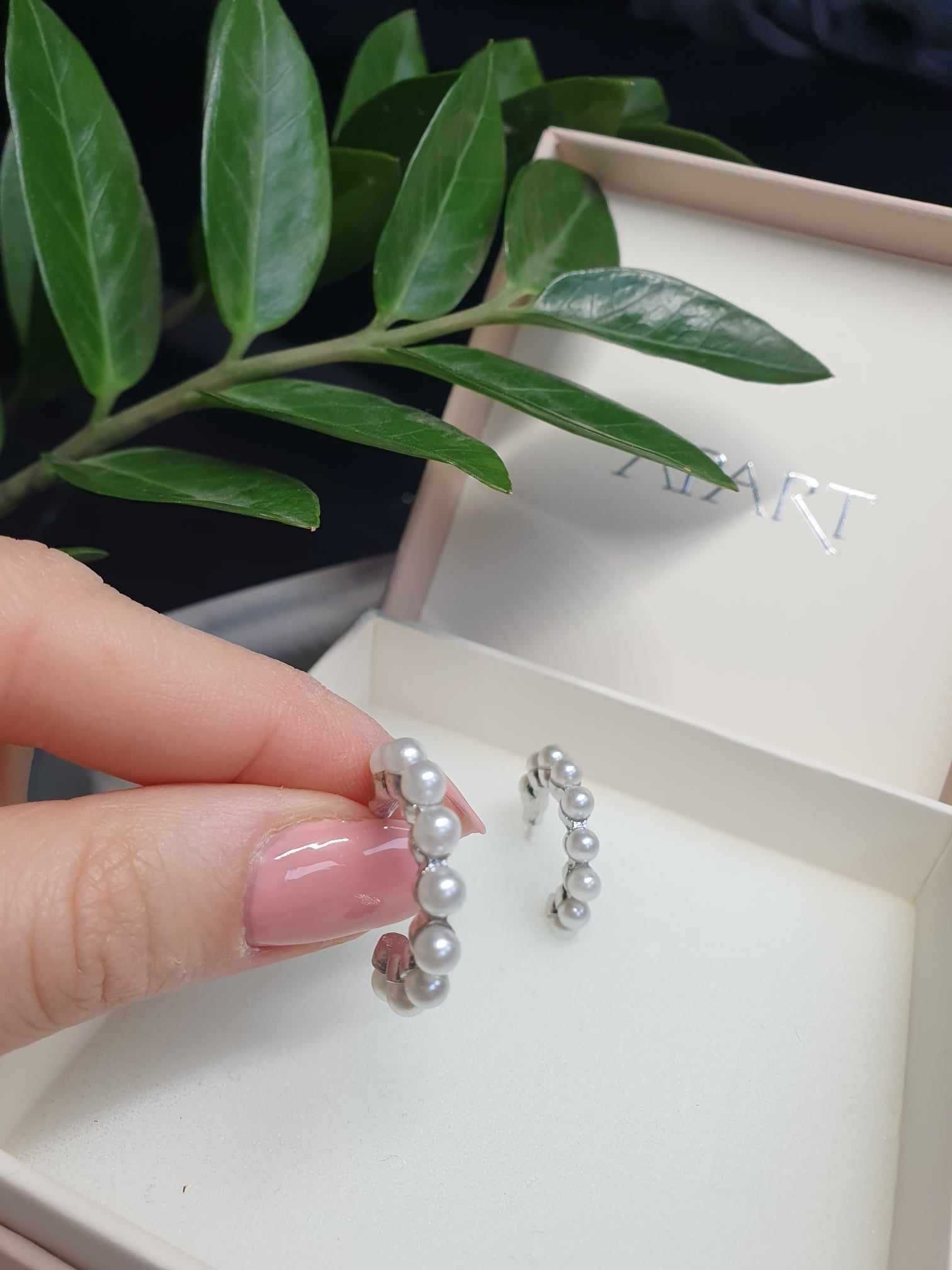 Srebrne kolczyki kółka wiszące eleganckie kobiece z perełkami
