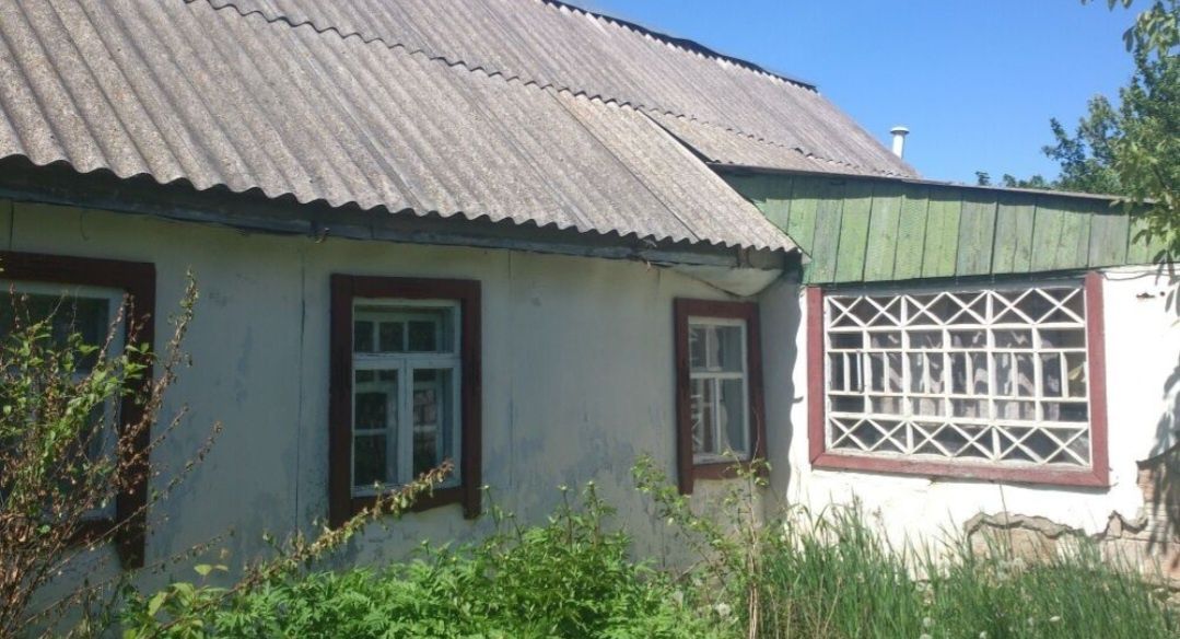 Продаю земельний наділ з будинком у с.Грузьке, Київська область.
