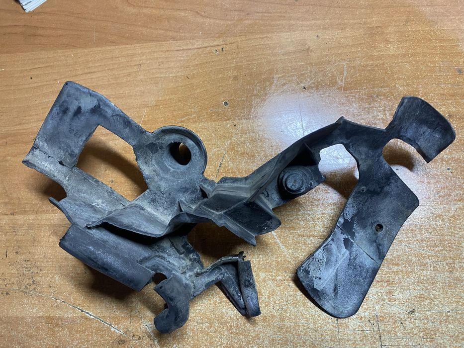 Mercedes Ml163. Уплотнитель резиновий капота, повітропроводу, моторний