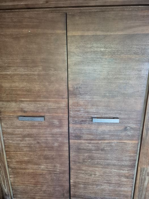 Szafa z drewna tekowego