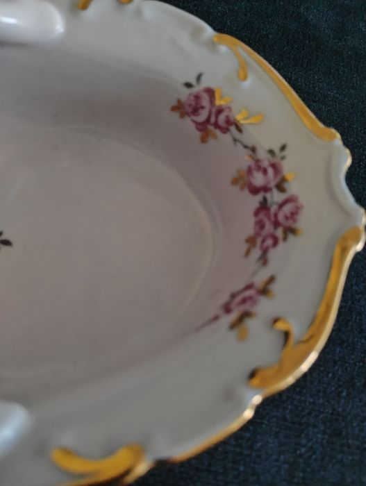 Koszyczek z różowej porcelany