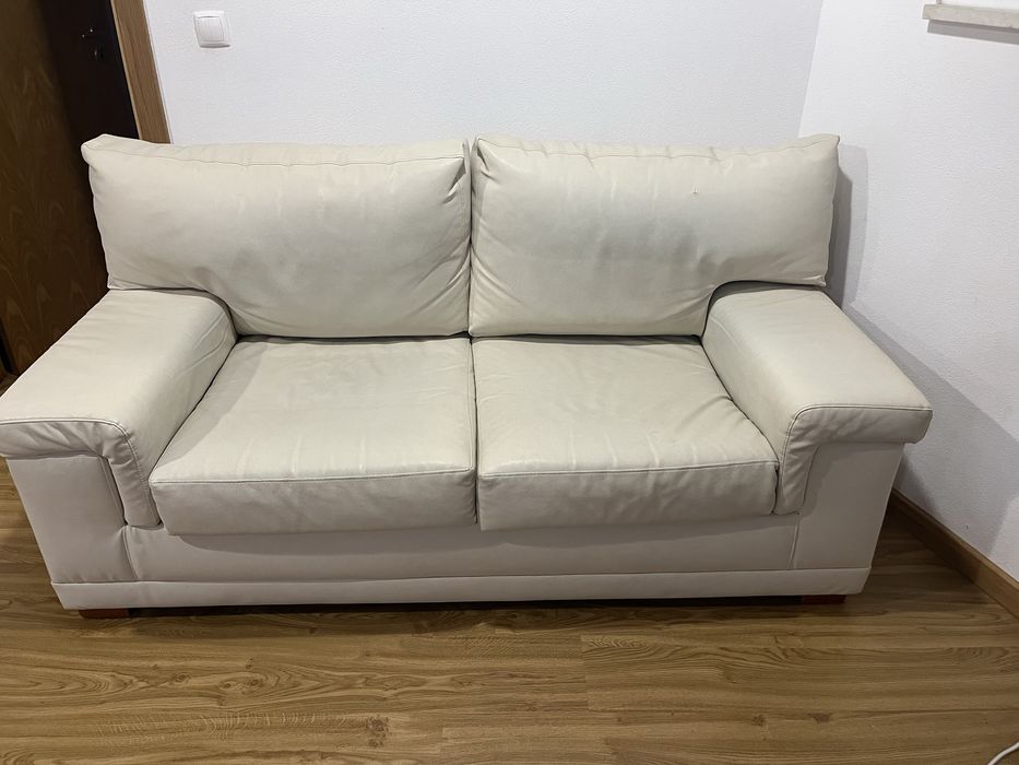 Sofa em pele 3 lugares