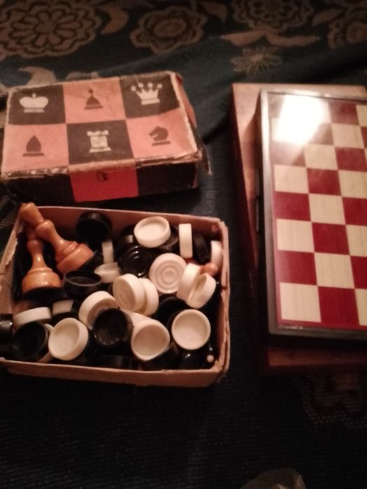 Шахматы магнитные 3 в 1,шашки,домино