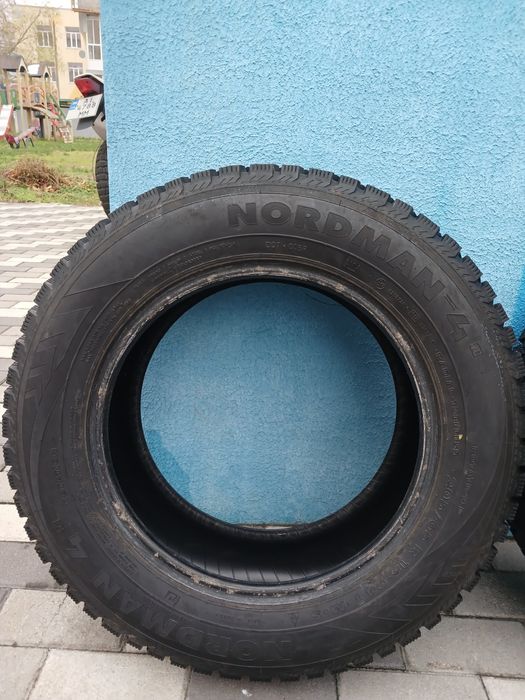 Продам шини шиповані Nokian Nordman