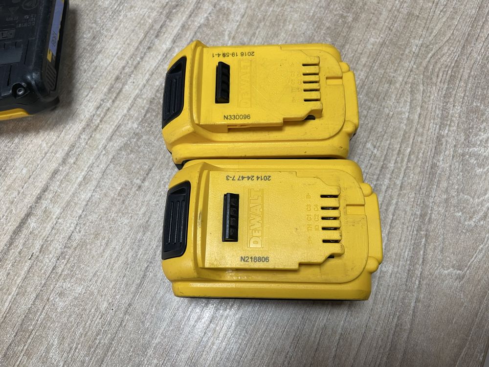 Dewalt акумуляторні батареї 4.0Ah